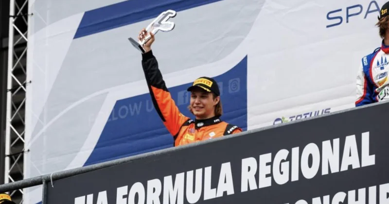 Казахстанский гонщик Александр Абхазава завоевал серебро на этапе Formula Regional в Бельгии