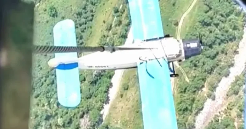 Ан 2, совершивший жесткую посадку под Алматы, подняли вертолетом