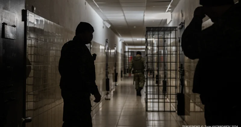 Бес полицейге азаптау бойынша айып тағылды: алқабилер күтпеген үкім шығарды