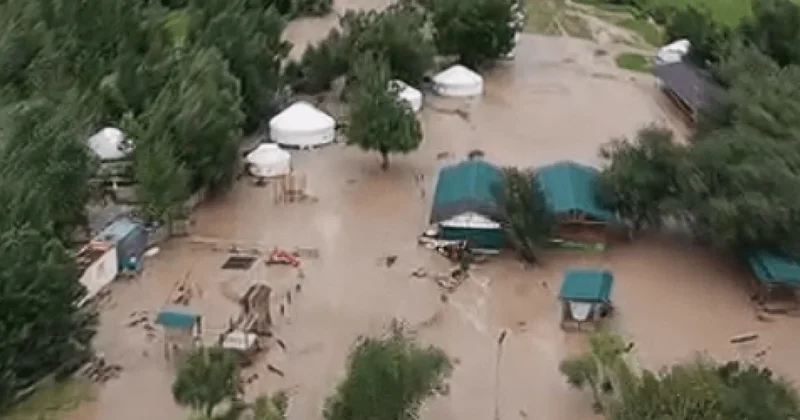 Туристов эвакуируют из за подъема воды в реке Тургень
