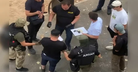 В Шымкенте задержаны блогер и его подельники