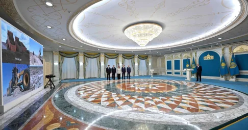 Токаев дал старт строительству трех крупных автодорог