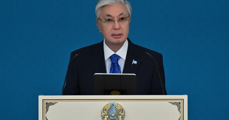 Тоқаев үш жолдардың құрылысын бастап берді