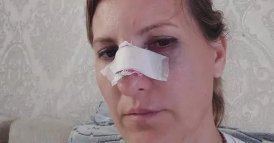 Принудительное доставление по атырауски: видео задержания женщины с ребенком облетело соцсети