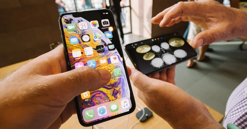 “Екі iPhone ға бір нөмір“. Apple iOS 27 үшін көптен күткен функцияны дайындап жатыр