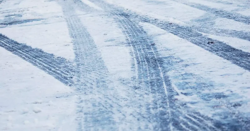 Түнде тұрғын үй маңында дрифт жасаған астаналық жүргізуші қамалды