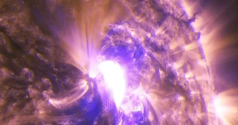 Күн бетінде екі апталық үзілістен кейін күшті жарқылдар қайта басталды