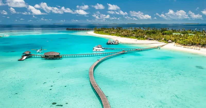 Мальдивы ввели запрет на курение для молодого поколения