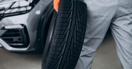 О штрафах на езду на летней резине напомнили автолюбителям