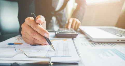 Информацию о долгах казахстанцев кредитные организации будут передавать в КГД