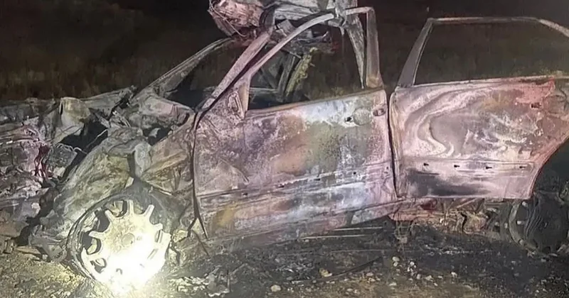 Погибли двое: мотоцикл и Mercedes загорелись после аварии в Мангистау