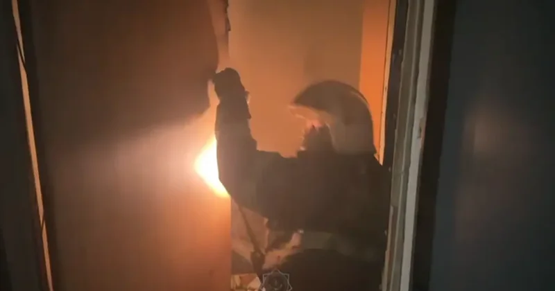 Пятнадцать человек эвакуировали при пожаре в Усть Каменогорске