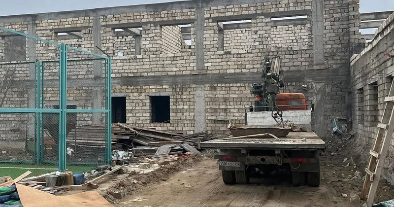 ​Индер ауданында жаңа мектепке жапсаржай салынып жатыр