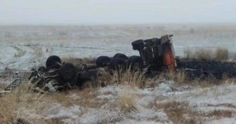 КамАЗ вылетел с трассы: смертельное ДТП произошло под Экибастузом