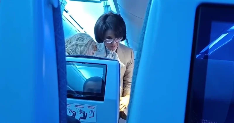 Денсаулық сақтау министрі ұшақтағы видосына қатысты пікір білдірді