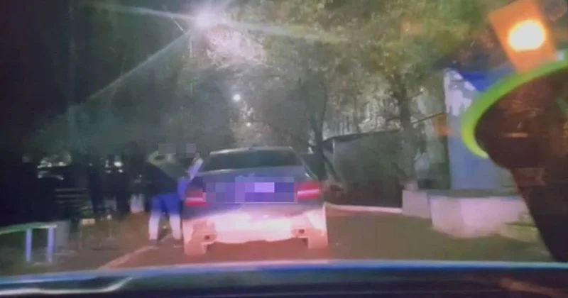 Житель Уральска предложил девушке подвезти ее до дома и остался без авто