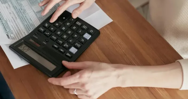 Жамбыл облысының тұрғыны сотқа жүгініп, несиесі бойынша банктер алдындағы 9 млн теңге берешегінен құтылды