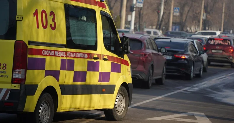 Пассажирка скорой помощи скончалась после ночной аварии в Алматы