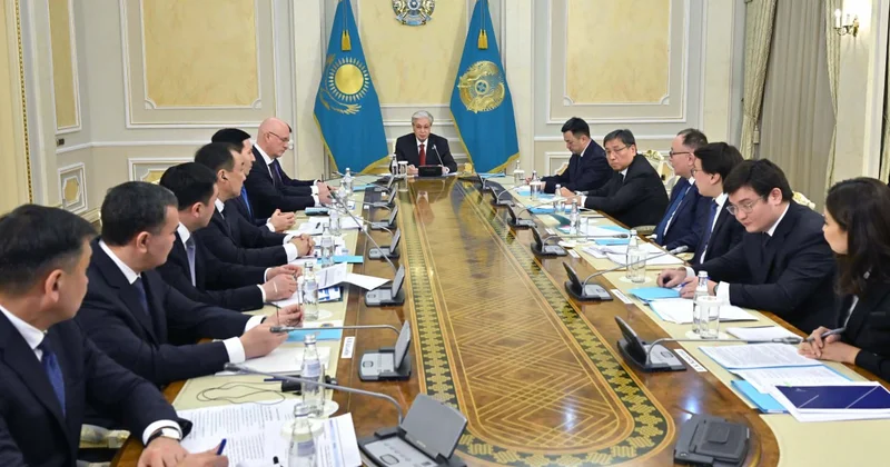 Токаев назвал первостепенной задачей формирование авиахабов на базе ключевых аэропортов