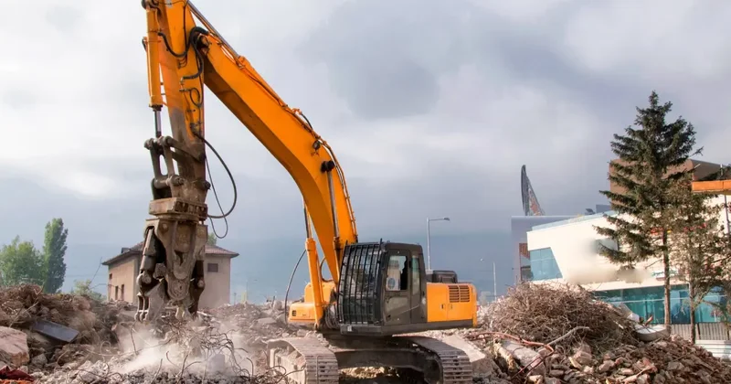 Автомойка, завод, общежитие: 15 незаконных построек снесли в Астане с начала года