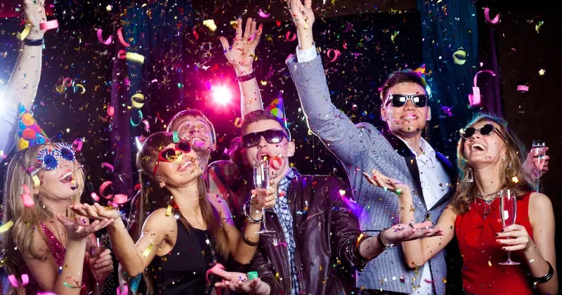 ИИ ведущие, шоу бедуинов и аврал у визажистов, или Что ждёт казахстанцев в канун Нового года