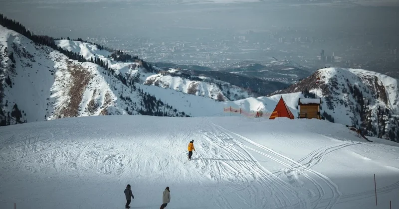 Смог уйдет: в Алматы приходят дожди, снег и ветер