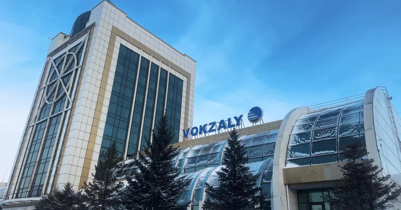 Стихийная свалка образовалась в Астане рядом с вокзалом Нурлы жол