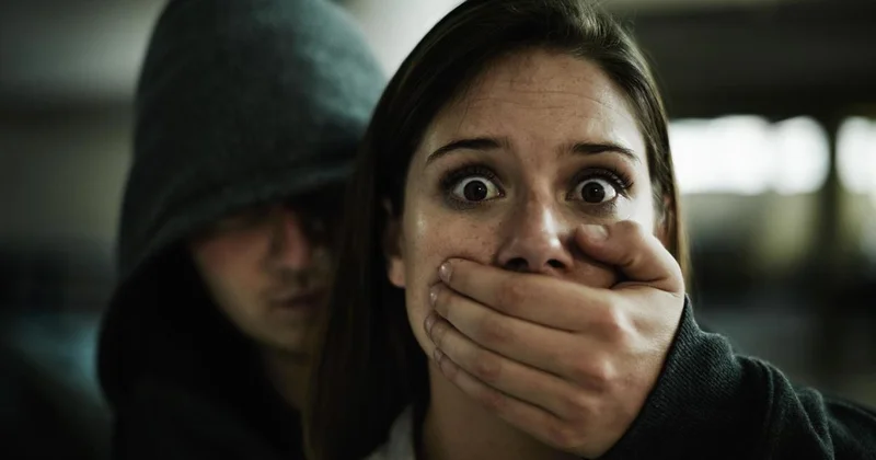 Жители помешали похитить девушку : полиция Алматы разыскивает героев резонансного видео