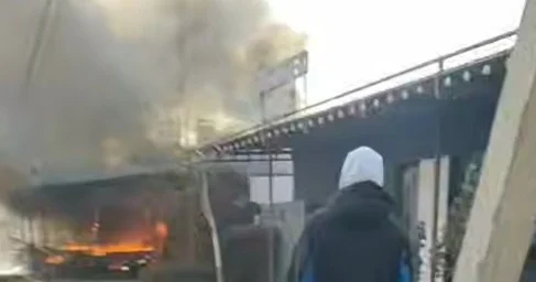 Алматыда дүкен өртеніп, 5 адамға медициналық көмек қажет болды