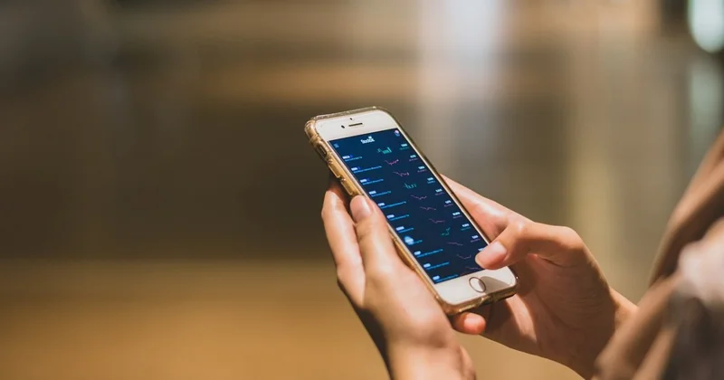 Что такое фаббинг и почему он портит нашу жизнь