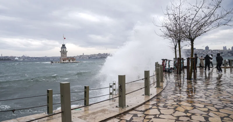Ыстамбұлда күшті жел соғып, қала өміріне елеулі әсер етті