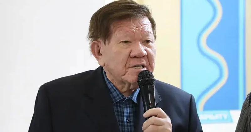 Ақын Мұхтар Шаханов Тоқаевтың жаңа Конституциясын қолдайтынын айтты (ВИДЕО)