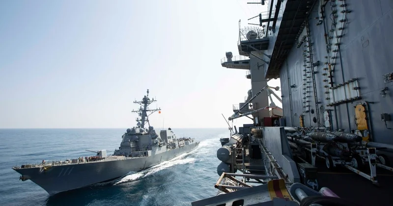 АҚШ әуе тасымалдаушы кемеге жақындаған ирандық дронды атып түсірді