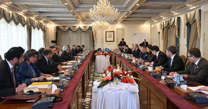 Тоқаев Пәкістан премьер министрін Қазақстанға шақырды