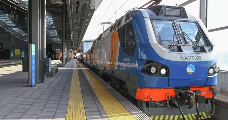 Пойызбен соқтығысуға кінәлі болған ер адам жүргізуші құқығынан айырылды