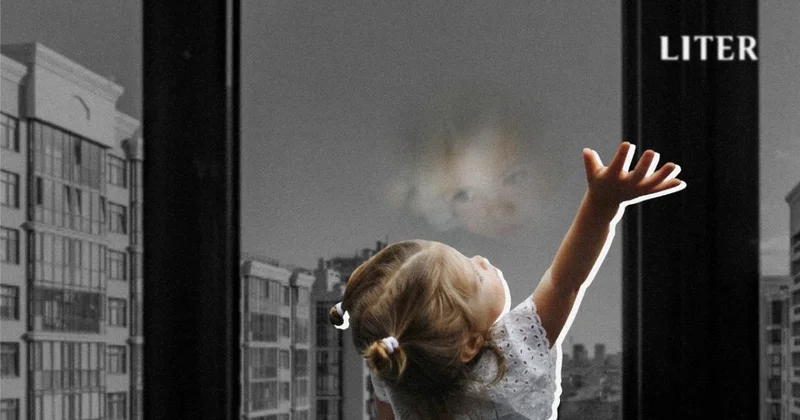 Девочка едва не выпала из открытого окна пятиэтажки в Караганде