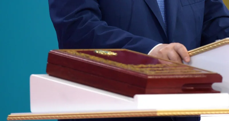 “Экс президенттің отбасы мүшелері билікке қайтып келуі мүмкін“ деген сөз жоқ депутат жаңа Конституция туралы айтты айтты