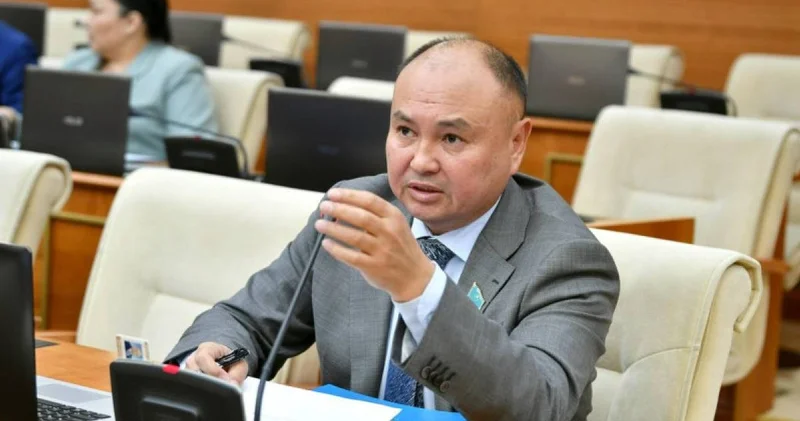 Мұғалімдерді жоғары жақтан мәжбүрлесе, ол дұрыс емес : Депутат мәселені ашып айтты (ВИДЕО)