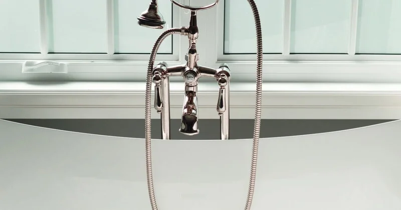 Горячая ванна при температуре может быть опаснее самой болезни