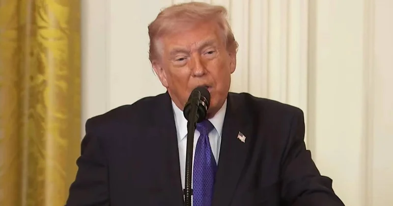 Камераға түсіп қалды: Трамптың мойнындағы ерекше белгі жұртты таңғалдырды