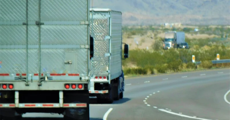 Чиновников пособников в контрабанде овощей и фруктов из Казахстана в Россию задержали