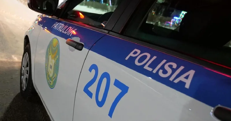 Пнул служебное авто и ударил полицейского в лицо: подростка осудили в Шымкенте