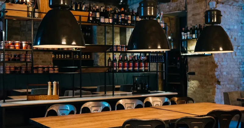 Работу одного из филиалов Chechil Pub в Алматы приостановили после массовых драк