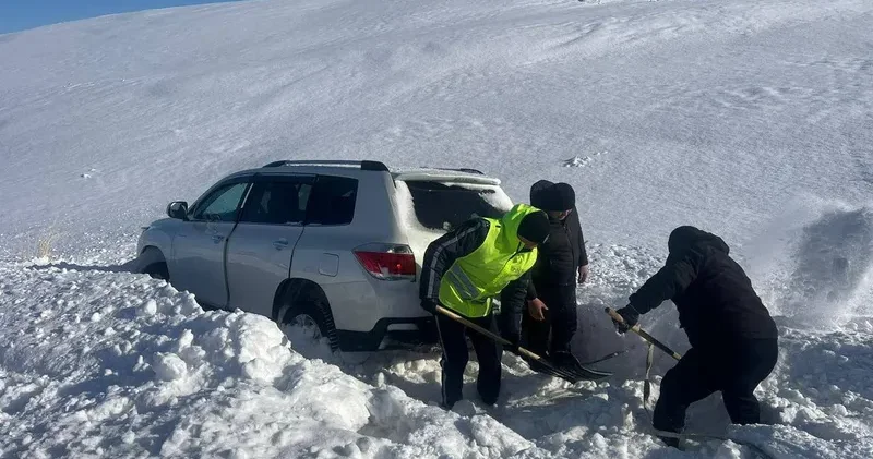 ШҚО да жол талғамайтын көліктің өзі қарға батып, жолда қалған