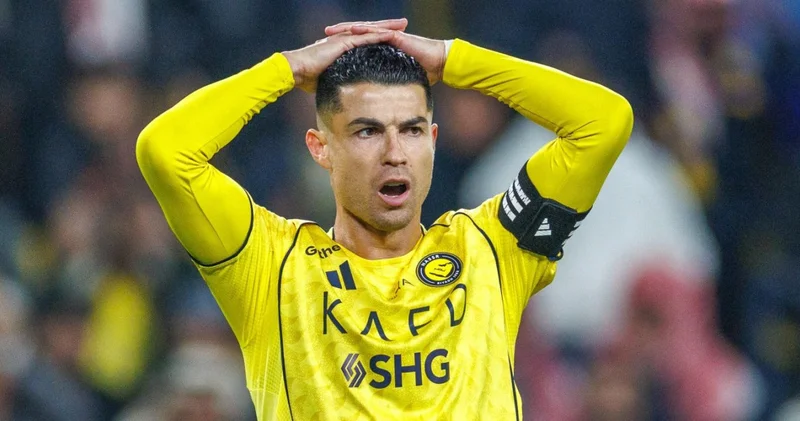 Тізесін жарақаттап алды : Криштиану Роналдудың Сауд Арабиясынан неге кеткені белгілі болды