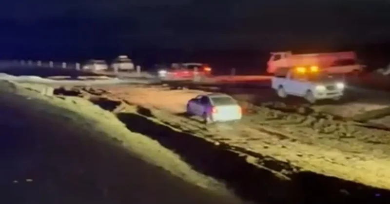 На разрушенном водой участке дороги в Алматинской области восстановили движение