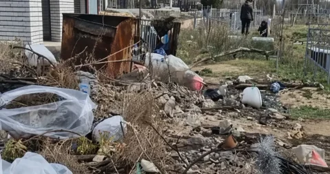 На захламленность мусором кладбищ пожаловались жители Актау