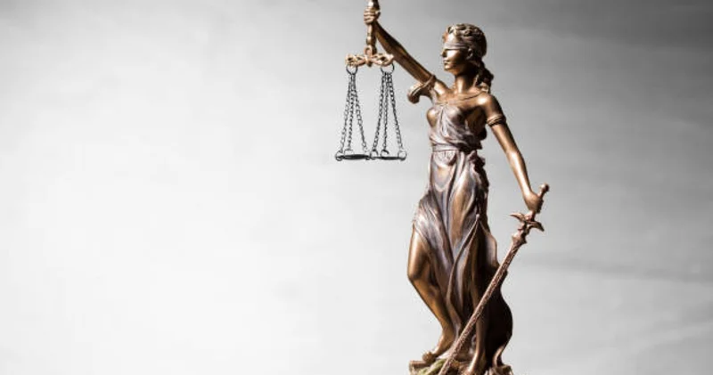 Түркістан облысында жалған айғақ беруге айдап салған адвокатқа қатысты үкім шықты