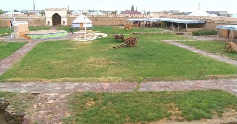 Төрткүл : көпестерге құт болған мекен