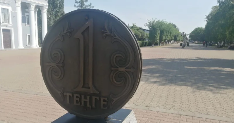 Жоғары базалық мөлшерлеме көпшіліктің мүддесі үшін: сарапшы Қазақстанның экономикасы туралы айтты